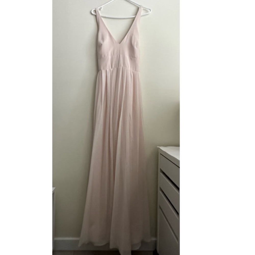 Monique Lhuillier Gown - Picture 4 of 12